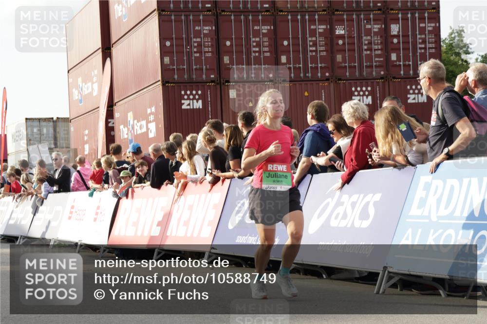 03.10.2026 - Köhlbrandbrückenlauf Yannick Fuchs http://msf.ph/oto/10588749 03.10.2026 16:10:41 Ziel 7037, 7376, 7663, 7868, 7869, 7933, 8165, 8178, 8368, 8416, 8498, 8887, 8939 meine-sportfotos.de
