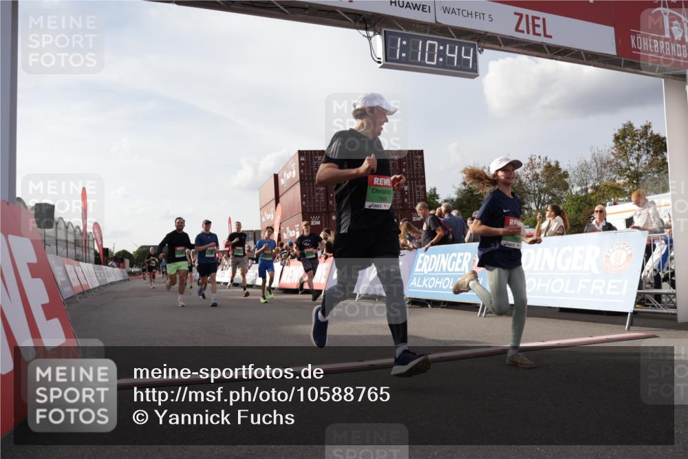 03.10.2026 - Köhlbrandbrückenlauf Yannick Fuchs http://msf.ph/oto/10588765 03.10.2026 16:10:45 Ziel 7376, 7856, 7868, 7869, 7933, 8165, 8178, 8329, 8368, 8416, 8498, 8887, 8939, 9300 meine-sportfotos.de