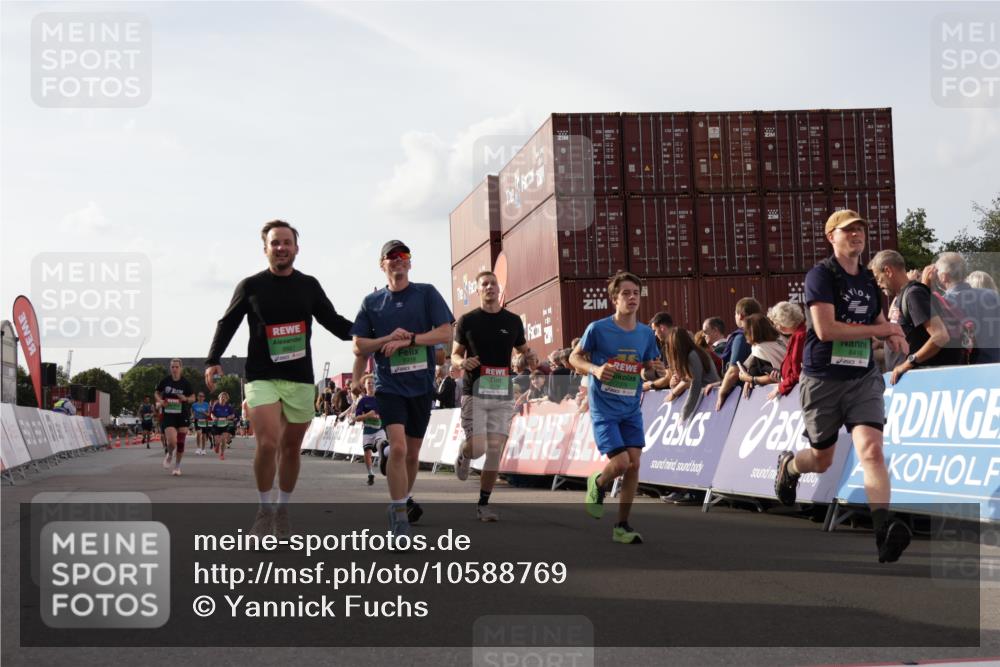 03.10.2026 - Köhlbrandbrückenlauf Yannick Fuchs http://msf.ph/oto/10588769 03.10.2026 16:10:46 Ziel 7376, 7480, 7856, 7868, 7869, 7933, 8165, 8178, 8329, 8368, 8416, 8498, 8887, 8939, 9300 meine-sportfotos.de