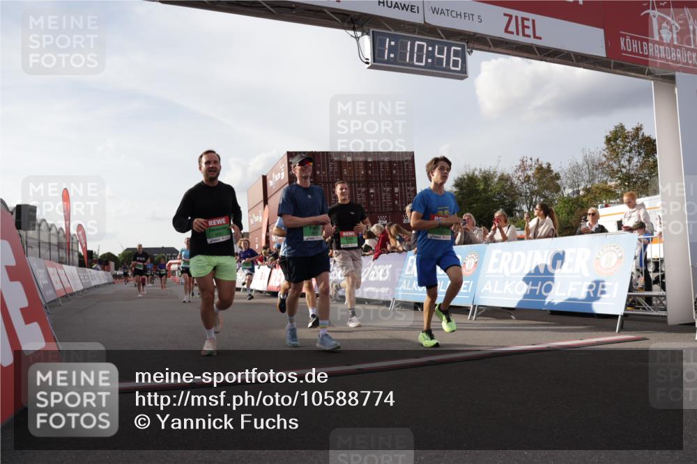 03.10.2026 - Köhlbrandbrückenlauf Yannick Fuchs http://msf.ph/oto/10588774 03.10.2026 16:10:47 Ziel 7376, 7480, 7856, 7868, 7869, 7933, 8165, 8178, 8329, 8368, 8416, 8498, 8887, 8939, 9300 meine-sportfotos.de