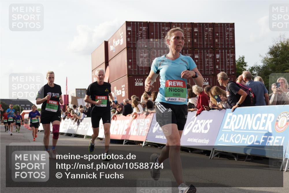 03.10.2026 - Köhlbrandbrückenlauf Yannick Fuchs http://msf.ph/oto/10588784 03.10.2026 16:10:50 Ziel 7376, 7480, 7856, 7933, 8165, 8178, 8329, 8416, 8498, 8887, 8939, 9251, 9300, 9736 meine-sportfotos.de