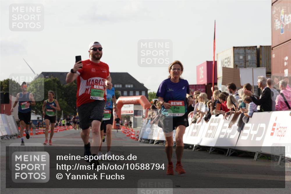 03.10.2026 - Köhlbrandbrückenlauf Yannick Fuchs http://msf.ph/oto/10588794 03.10.2026 16:10:52 Ziel 7120, 7121, 7376, 7480, 7705, 7856, 7933, 8165, 8178, 8329, 8498, 8887, 9251, 9300, 9736 meine-sportfotos.de
