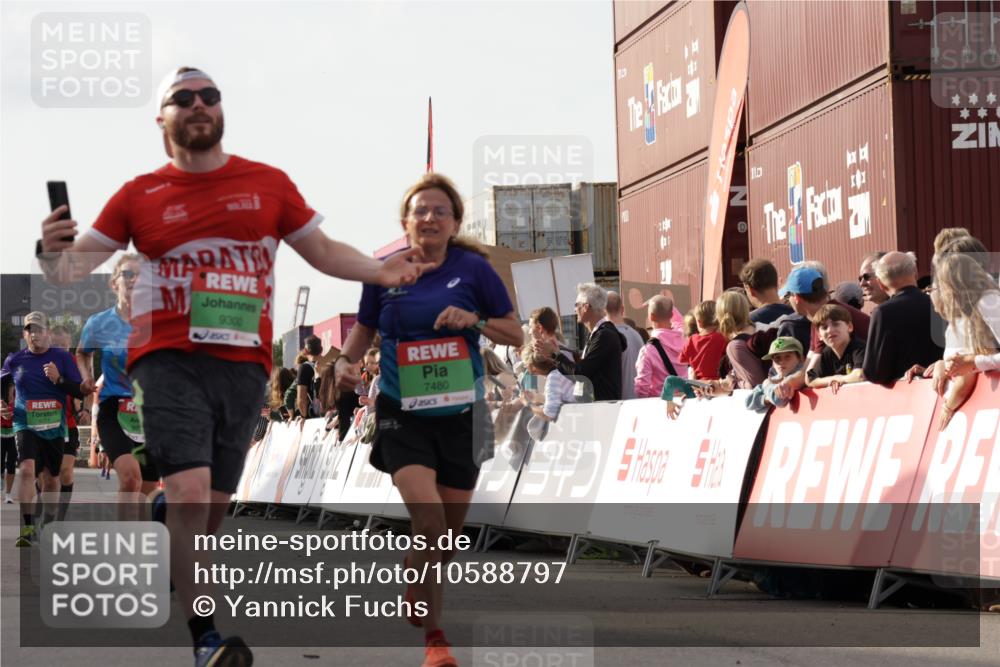 03.10.2026 - Köhlbrandbrückenlauf Yannick Fuchs http://msf.ph/oto/10588797 03.10.2026 16:10:53 Ziel 7120, 7121, 7480, 7705, 7856, 7933, 8329, 8498, 9251, 9300, 9736 meine-sportfotos.de