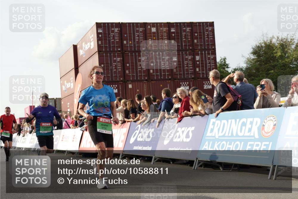 03.10.2026 - Köhlbrandbrückenlauf Yannick Fuchs http://msf.ph/oto/10588811 03.10.2026 16:10:57 Ziel 7120, 7121, 7480, 7705, 8623, 9251, 9300, 9736 meine-sportfotos.de