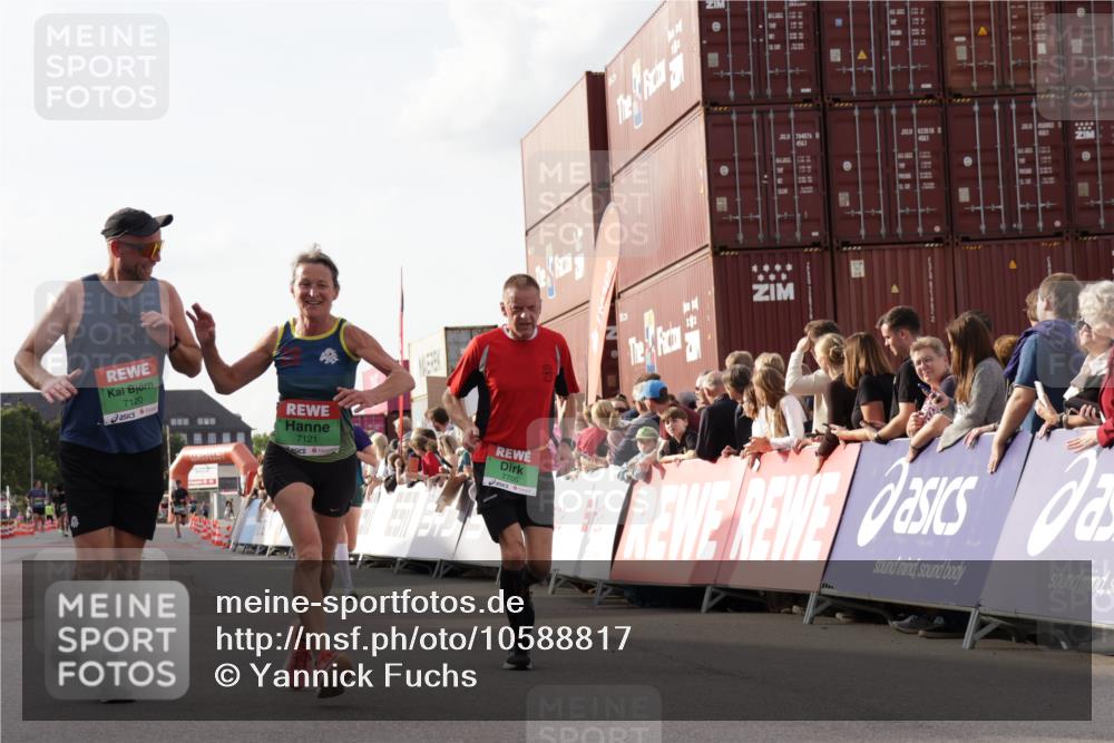 03.10.2026 - Köhlbrandbrückenlauf Yannick Fuchs http://msf.ph/oto/10588817 03.10.2026 16:10:59 Ziel 7120, 7121, 7480, 7705, 8441, 8623, 9251, 9300, 9736 meine-sportfotos.de