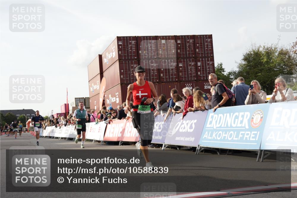 03.10.2026 - Köhlbrandbrückenlauf Yannick Fuchs http://msf.ph/oto/10588839 03.10.2026 16:11:06 Ziel 7705, 8298, 8441, 8623, 9007, 9047 meine-sportfotos.de