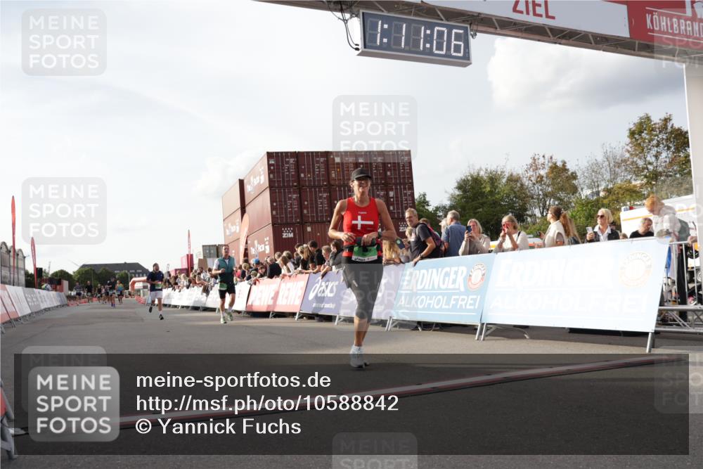 03.10.2026 - Köhlbrandbrückenlauf Yannick Fuchs http://msf.ph/oto/10588842 03.10.2026 16:11:07 Ziel 8298, 8441, 8623, 9007, 9047 meine-sportfotos.de