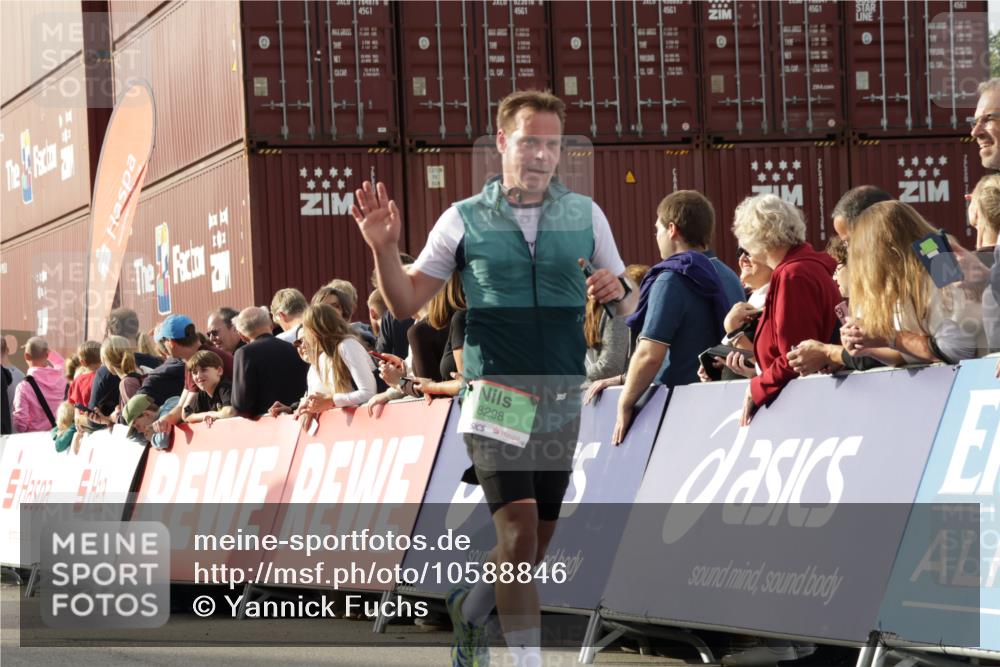 03.10.2026 - Köhlbrandbrückenlauf Yannick Fuchs http://msf.ph/oto/10588846 03.10.2026 16:11:08 Ziel 8298, 8441, 8623, 9007, 9047 meine-sportfotos.de