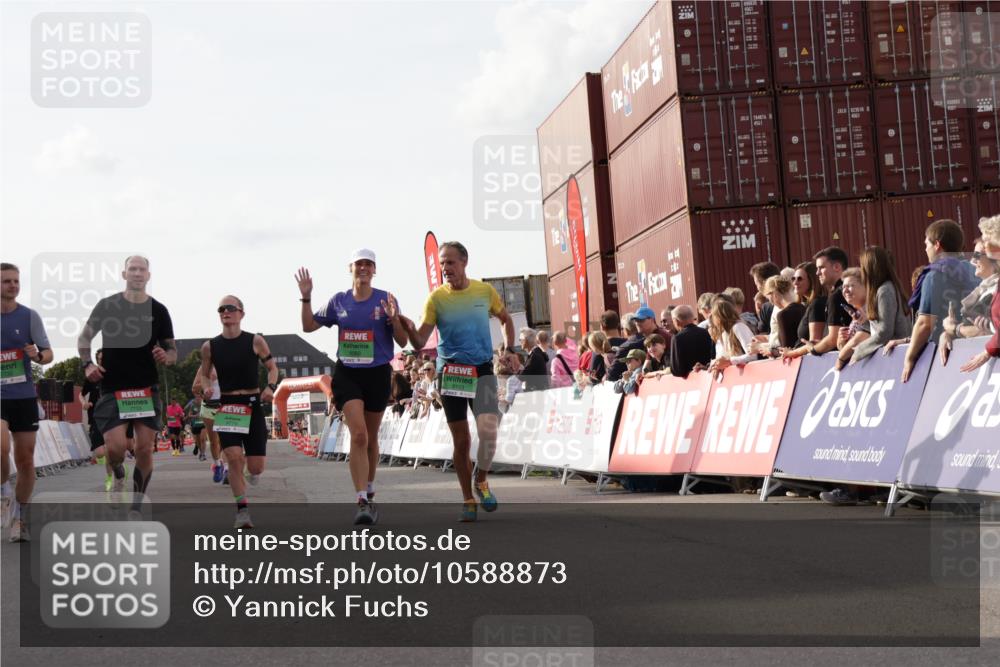 03.10.2026 - Köhlbrandbrückenlauf Yannick Fuchs http://msf.ph/oto/10588873 03.10.2026 16:11:19 Ziel 7281, 7500, 7732, 7733, 8060, 8113, 8464, 9041, 9775 meine-sportfotos.de