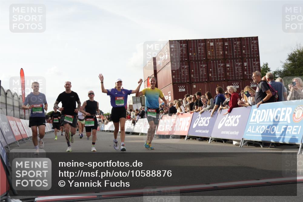 03.10.2026 - Köhlbrandbrückenlauf Yannick Fuchs http://msf.ph/oto/10588876 03.10.2026 16:11:20 Ziel 7281, 7500, 7732, 7733, 8060, 8113, 8464, 9041, 9775 meine-sportfotos.de