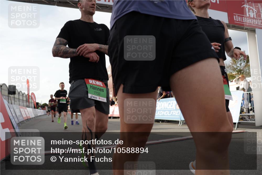 03.10.2026 - Köhlbrandbrückenlauf Yannick Fuchs http://msf.ph/oto/10588894 03.10.2026 16:11:23 Ziel 7070, 7281, 7500, 7732, 7733, 8060, 8113, 8464, 9041, 9756, 9775 meine-sportfotos.de