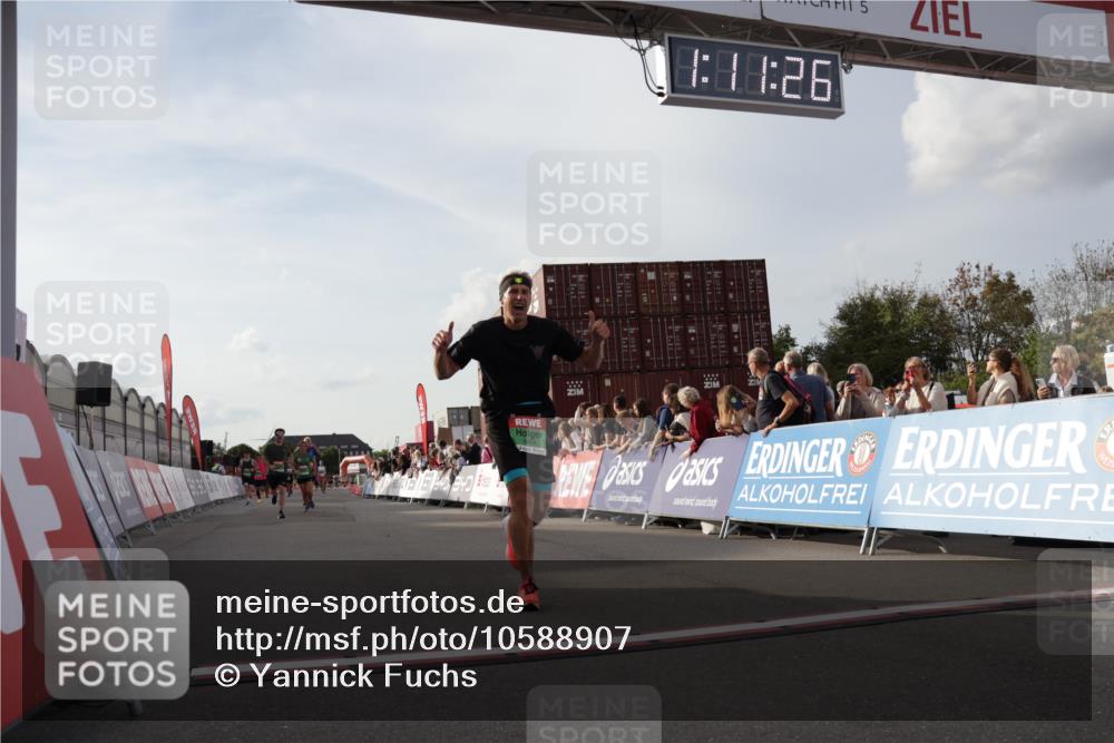 03.10.2026 - Köhlbrandbrückenlauf Yannick Fuchs http://msf.ph/oto/10588907 03.10.2026 16:11:27 Ziel 7070, 7281, 7500, 7772, 8464, 8548, 8814, 9041, 9756 meine-sportfotos.de
