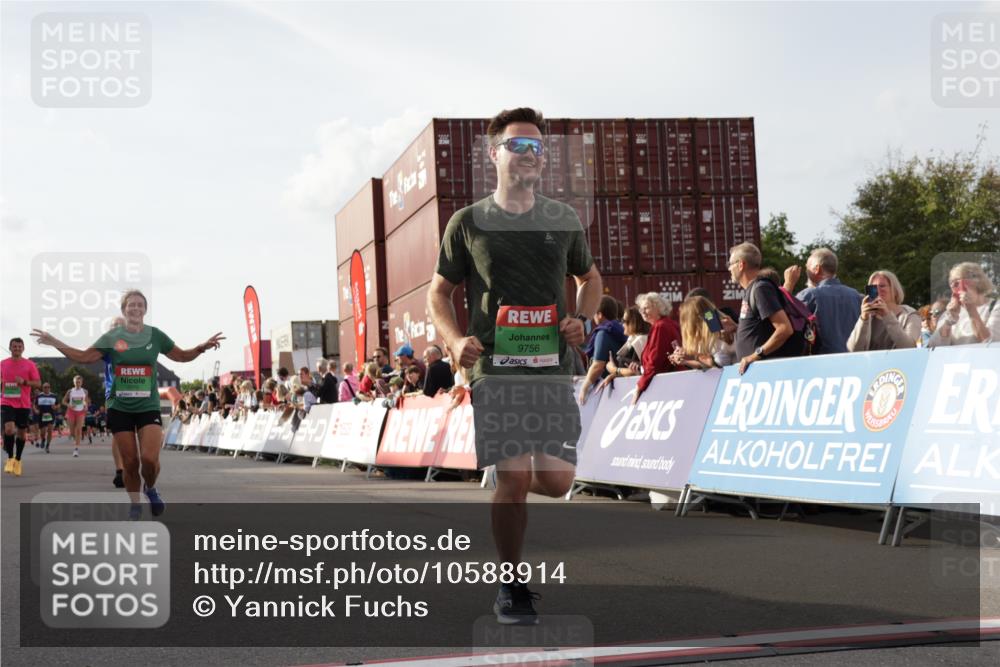 03.10.2026 - Köhlbrandbrückenlauf Yannick Fuchs http://msf.ph/oto/10588914 03.10.2026 16:11:31 Ziel 7070, 7772, 8411, 8434, 8464, 8548, 8814, 9756 meine-sportfotos.de