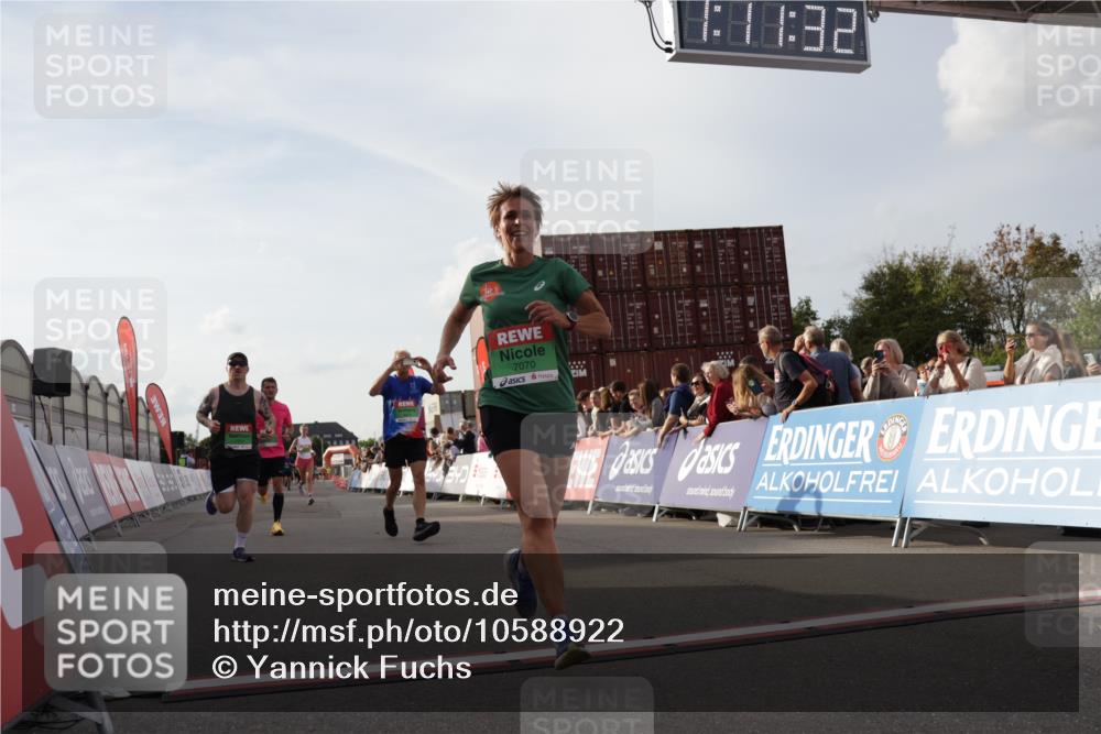 03.10.2026 - Köhlbrandbrückenlauf Yannick Fuchs http://msf.ph/oto/10588922 03.10.2026 16:11:33 Ziel 7070, 7113, 7772, 8411, 8434, 8548, 8814, 9756 meine-sportfotos.de