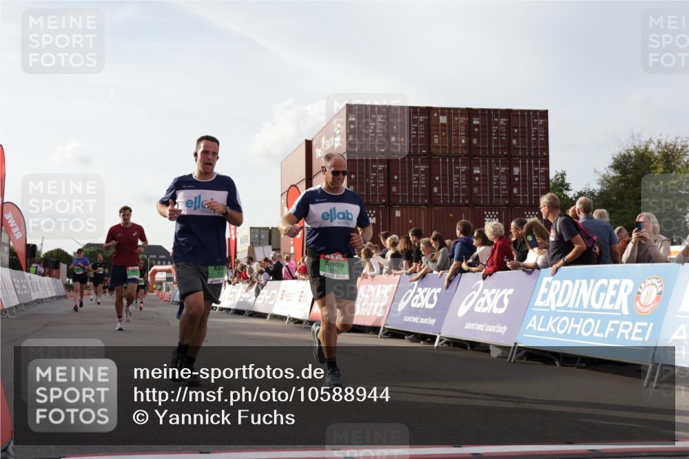 03.10.2026 - Köhlbrandbrückenlauf Yannick Fuchs http://msf.ph/oto/10588944 03.10.2026 16:11:40 Ziel 7113, 7516, 8312, 8411, 8434, 8475, 8548, 9726 meine-sportfotos.de