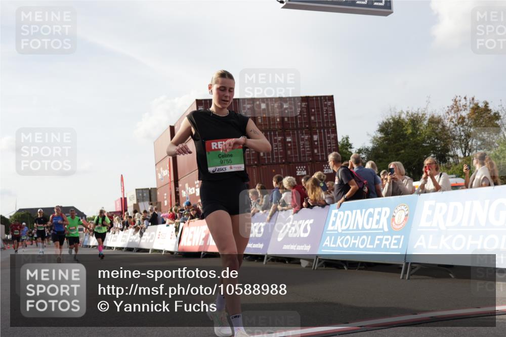 03.10.2026 - Köhlbrandbrückenlauf Yannick Fuchs http://msf.ph/oto/10588988 03.10.2026 16:11:54 Ziel 7176, 7303, 7972, 7975, 8331, 8421, 8422, 8538, 8680, 8777, 9755 meine-sportfotos.de