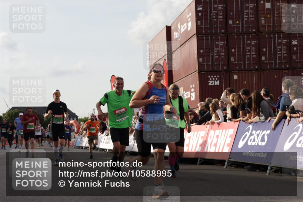 03.10.2026 - Köhlbrandbrückenlauf Yannick Fuchs http://msf.ph/oto/10588995 03.10.2026 16:11:57 Ziel 7176, 7303, 7975, 8331, 8421, 8422, 8538, 8601, 8773, 8777, 9013, 9755 meine-sportfotos.de