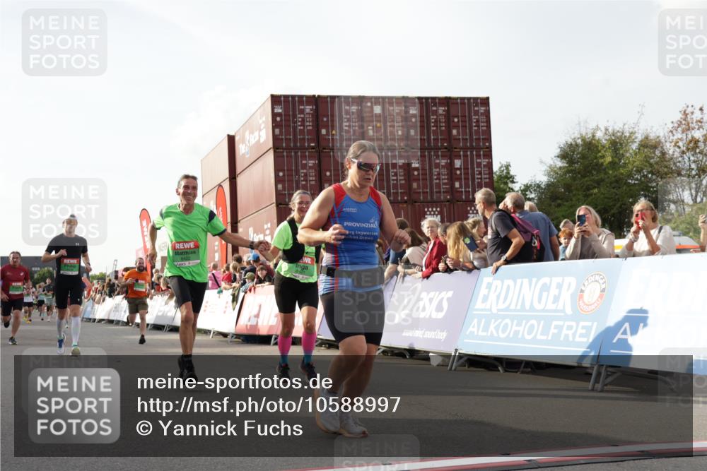 03.10.2026 - Köhlbrandbrückenlauf Yannick Fuchs http://msf.ph/oto/10588997 03.10.2026 16:11:58 Ziel 7176, 7975, 8421, 8422, 8538, 8601, 8631, 8653, 8773, 8777, 9013, 9755 meine-sportfotos.de