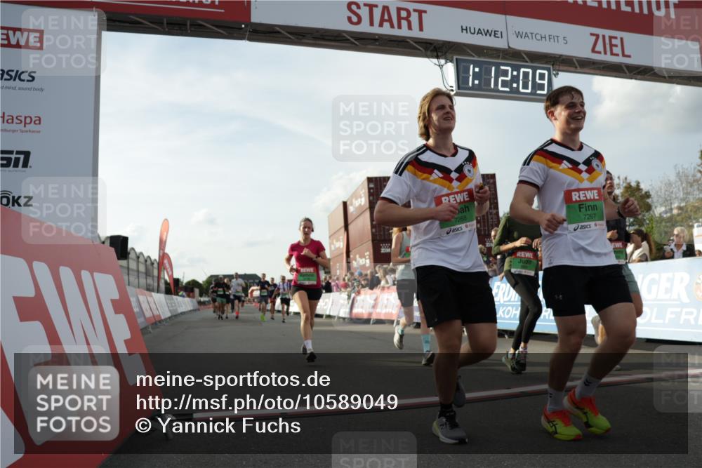 03.10.2026 - Köhlbrandbrückenlauf Yannick Fuchs http://msf.ph/oto/10589049 03.10.2026 16:12:10 Ziel 7267, 7268, 7594, 7604, 7605, 7876, 8296, 8445, 8576, 8631, 8652, 8653, 8662, 8773, 8859, 8864, 9013, 9120, 9136, 9281, 9760, 9799, 9820 meine-sportfotos.de