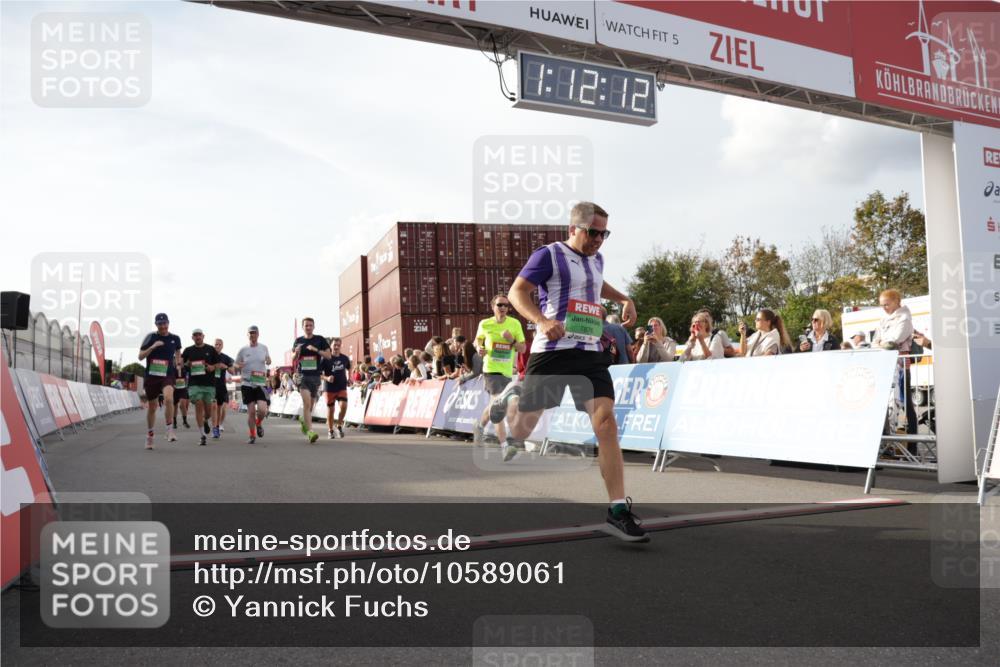 03.10.2026 - Köhlbrandbrückenlauf Yannick Fuchs http://msf.ph/oto/10589061 03.10.2026 16:12:13 Ziel 7267, 7268, 7542, 7594, 7604, 7605, 7876, 8227, 8296, 8445, 8523, 8576, 8652, 8662, 8859, 8864, 9120, 9136, 9281, 9760, 9799, 9820 meine-sportfotos.de