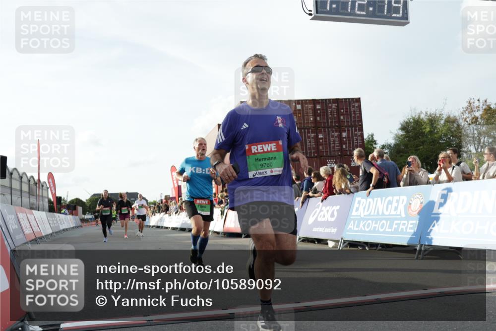 03.10.2026 - Köhlbrandbrückenlauf Yannick Fuchs http://msf.ph/oto/10589092 03.10.2026 16:12:20 Ziel 7542, 7594, 7604, 7605, 7963, 8227, 8394, 8445, 8523, 8576, 8662, 9120, 9760, 9799 meine-sportfotos.de