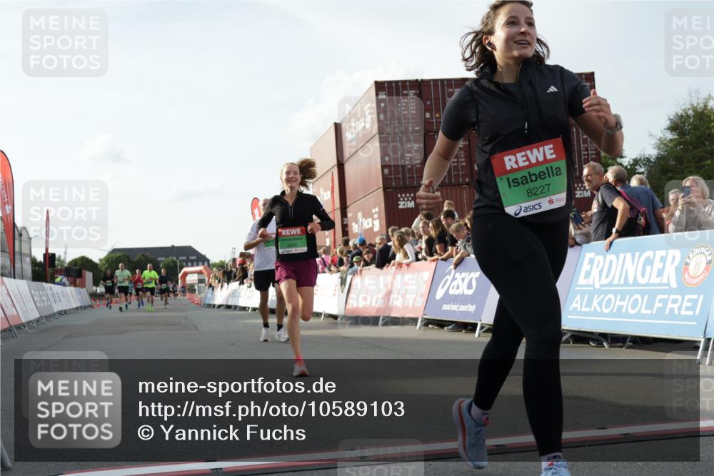 03.10.2026 - Köhlbrandbrückenlauf Yannick Fuchs http://msf.ph/oto/10589103 03.10.2026 16:12:23 Ziel 7542, 7593, 7594, 7963, 8171, 8227, 8394, 8418, 8523, 8909, 9760 meine-sportfotos.de