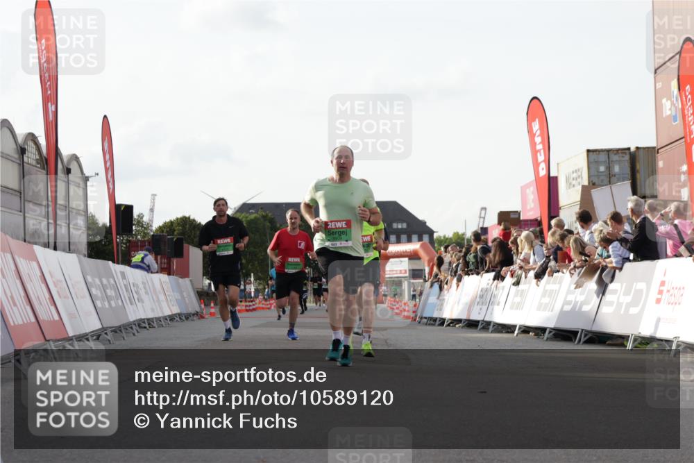 03.10.2026 - Köhlbrandbrückenlauf Yannick Fuchs http://msf.ph/oto/10589120 03.10.2026 16:12:27 Ziel 7115, 7593, 7963, 8171, 8227, 8394, 8418, 8909 meine-sportfotos.de