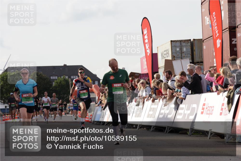 03.10.2026 - Köhlbrandbrückenlauf Yannick Fuchs http://msf.ph/oto/10589155 03.10.2026 16:12:35 Ziel 7115, 7593, 7767, 8171, 8418, 8909, 8911, 9190 meine-sportfotos.de