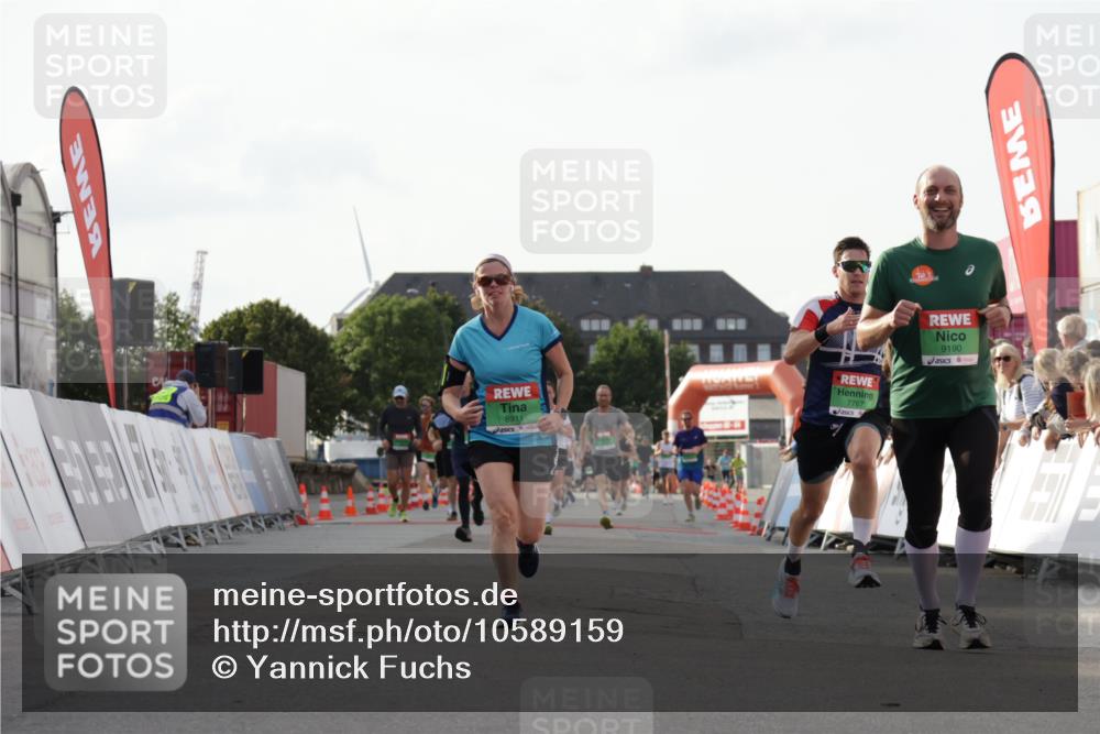 03.10.2026 - Köhlbrandbrückenlauf Yannick Fuchs http://msf.ph/oto/10589159 03.10.2026 16:12:36 Ziel 7115, 7593, 7767, 8171, 8418, 8772, 8911, 9190 meine-sportfotos.de