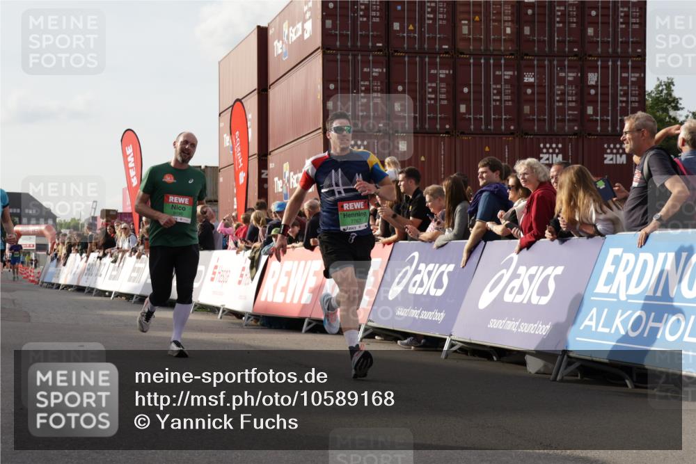 03.10.2026 - Köhlbrandbrückenlauf Yannick Fuchs http://msf.ph/oto/10589168 03.10.2026 16:12:38 Ziel 7115, 7767, 8651, 8772, 8911, 9190 meine-sportfotos.de