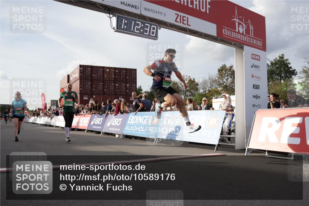 03.10.2026 - Köhlbrandbrückenlauf Yannick Fuchs http://msf.ph/oto/10589176 03.10.2026 16:12:39 Ziel 7767, 8651, 8772, 8802, 8911, 9190 meine-sportfotos.de