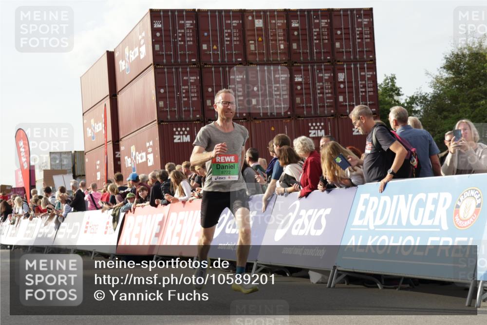 03.10.2026 - Köhlbrandbrückenlauf Yannick Fuchs http://msf.ph/oto/10589201 03.10.2026 16:12:44 Ziel 7767, 7855, 8315, 8651, 8772, 8802, 8911, 8969, 9190, 9692, 9715 meine-sportfotos.de