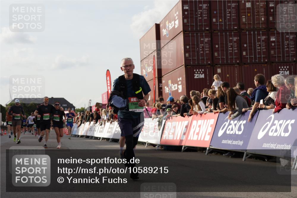 03.10.2026 - Köhlbrandbrückenlauf Yannick Fuchs http://msf.ph/oto/10589215 03.10.2026 16:12:46 Ziel 7666, 7855, 8315, 8651, 8772, 8802, 8969, 9692, 9715, 9744 meine-sportfotos.de