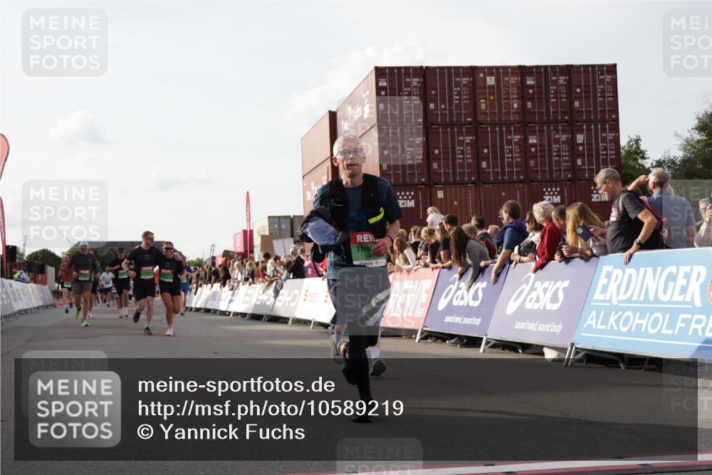 03.10.2026 - Köhlbrandbrückenlauf Yannick Fuchs http://msf.ph/oto/10589219 03.10.2026 16:12:47 Ziel 7666, 7855, 8315, 8651, 8772, 8802, 8969, 9692, 9715, 9744 meine-sportfotos.de