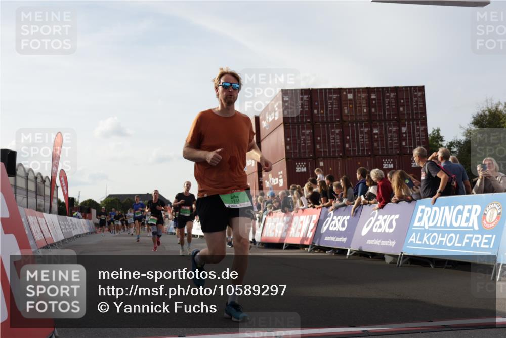 03.10.2026 - Köhlbrandbrückenlauf Yannick Fuchs http://msf.ph/oto/10589297 03.10.2026 16:12:55 Ziel 7666, 7751, 7752, 7855, 8036, 8287, 8315, 8514, 8532, 8963, 8969, 9036, 9515, 9692, 9715, 9744, 9767 meine-sportfotos.de