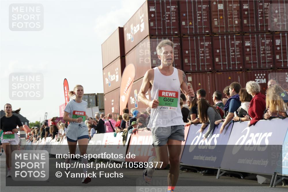 03.10.2026 - Köhlbrandbrückenlauf Yannick Fuchs http://msf.ph/oto/10589377 03.10.2026 16:13:03 Ziel 7032, 7548, 7654, 7751, 7752, 8036, 8287, 8495, 8514, 8532, 8533, 8604, 8963, 8964, 9036, 9515, 9539, 9580, 9688, 9716, 9767, 9788 meine-sportfotos.de