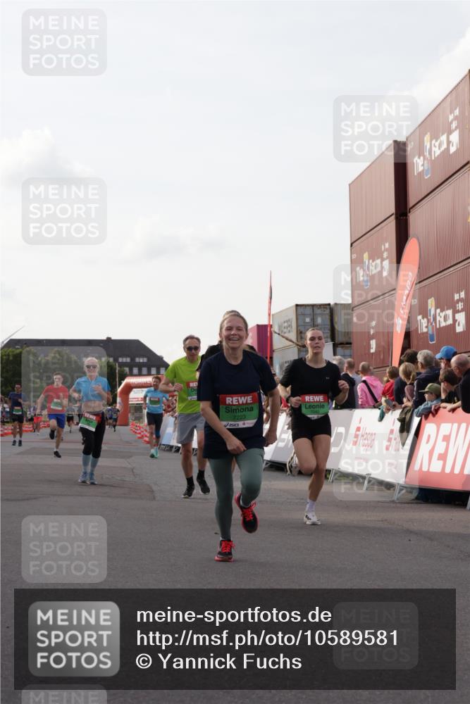 03.10.2026 - Köhlbrandbrückenlauf Yannick Fuchs http://msf.ph/oto/10589581 03.10.2026 16:13:27 Ziel 7045, 7046, 7223, 7429, 7637, 7885, 8454, 8458, 8540, 9795 meine-sportfotos.de