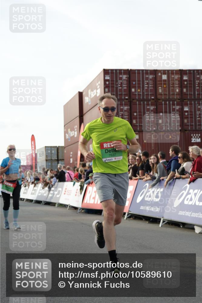 03.10.2026 - Köhlbrandbrückenlauf Yannick Fuchs http://msf.ph/oto/10589610 03.10.2026 16:13:30 Ziel 7045, 7046, 7223, 7429, 7528, 7637, 7885, 8351, 8454, 8500, 8540, 8648, 9795 meine-sportfotos.de
