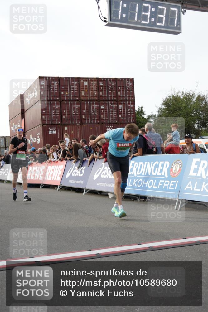 03.10.2026 - Köhlbrandbrückenlauf Yannick Fuchs http://msf.ph/oto/10589680 03.10.2026 16:13:37 Ziel 7528, 7885, 8351, 8500, 8540, 8648, 9326, 9779, 9795 meine-sportfotos.de