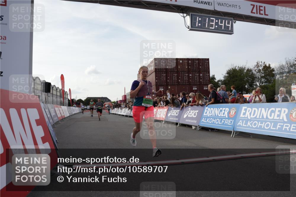 03.10.2026 - Köhlbrandbrückenlauf Yannick Fuchs http://msf.ph/oto/10589707 03.10.2026 16:13:44 Ziel 7096, 7278, 7687, 8500, 8648, 9326, 9779 meine-sportfotos.de
