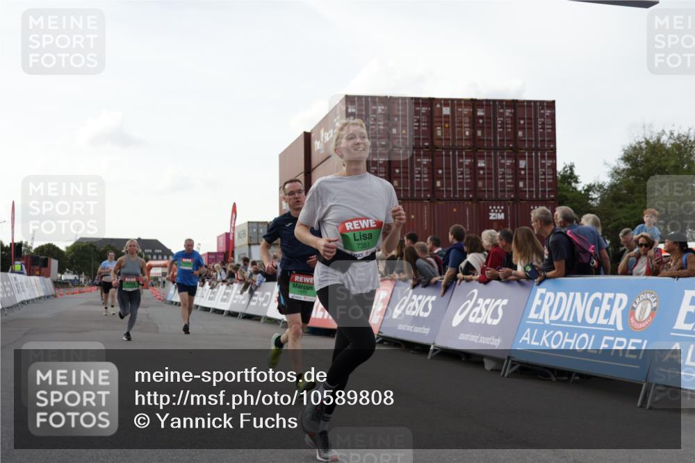 03.10.2026 - Köhlbrandbrückenlauf Yannick Fuchs http://msf.ph/oto/10589808 03.10.2026 16:14:02 Ziel 7351, 7709, 7913, 8279, 8431, 8544, 8545, 8578, 8933, 9746 meine-sportfotos.de