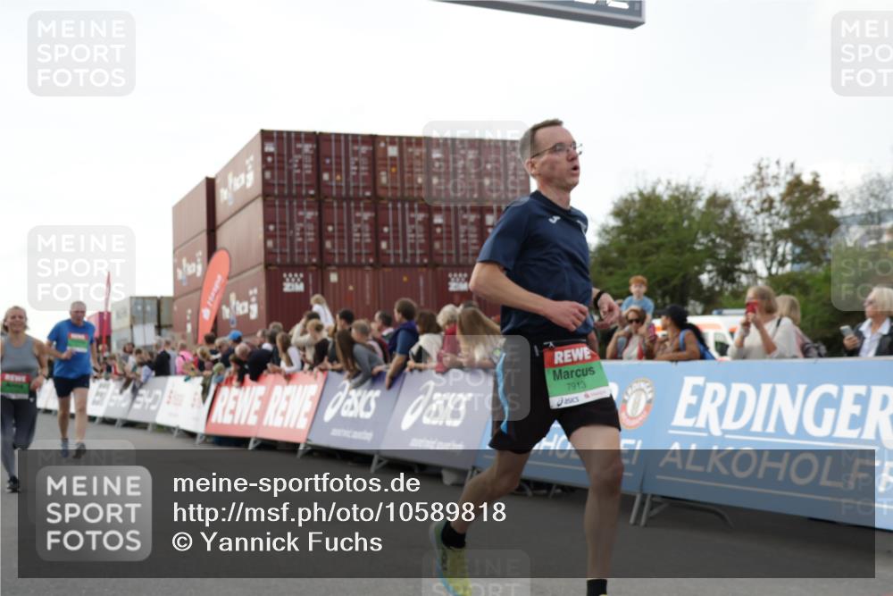 03.10.2026 - Köhlbrandbrückenlauf Yannick Fuchs http://msf.ph/oto/10589818 03.10.2026 16:14:03 Ziel 7351, 7709, 7913, 8279, 8431, 8544, 8545, 8933, 9746 meine-sportfotos.de
