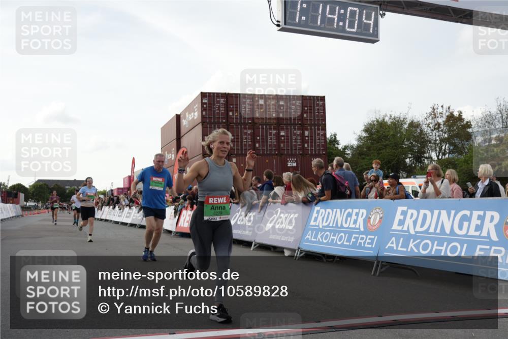 03.10.2026 - Köhlbrandbrückenlauf Yannick Fuchs http://msf.ph/oto/10589828 03.10.2026 16:14:05 Ziel 7351, 7913, 8279, 8431, 8544, 8545, 8933 meine-sportfotos.de