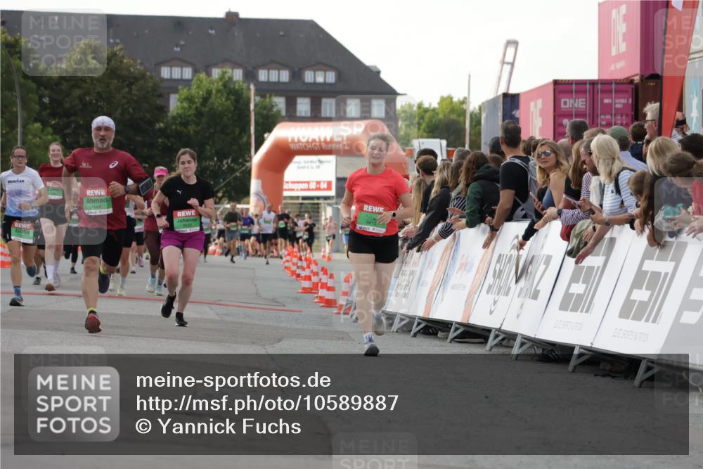 03.10.2026 - Köhlbrandbrückenlauf Yannick Fuchs http://msf.ph/oto/10589887 03.10.2026 16:14:18 Ziel 8664, 8967, 9813 meine-sportfotos.de