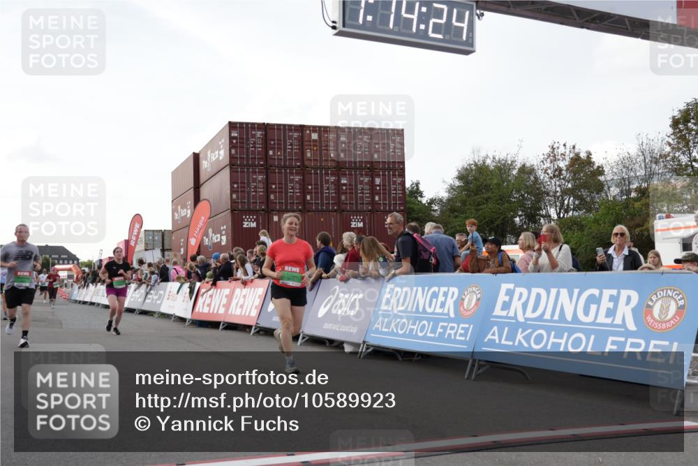 03.10.2026 - Köhlbrandbrückenlauf Yannick Fuchs http://msf.ph/oto/10589923 03.10.2026 16:14:25 Ziel 7055, 7257, 7597, 8180, 8206, 8664, 8967, 9030, 9813 meine-sportfotos.de