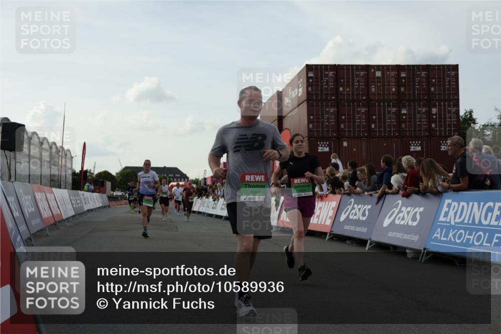 03.10.2026 - Köhlbrandbrückenlauf Yannick Fuchs http://msf.ph/oto/10589936 03.10.2026 16:14:27 Ziel 7055, 7256, 7257, 7597, 8180, 8206, 8664, 8967, 9030, 9319, 9813 meine-sportfotos.de
