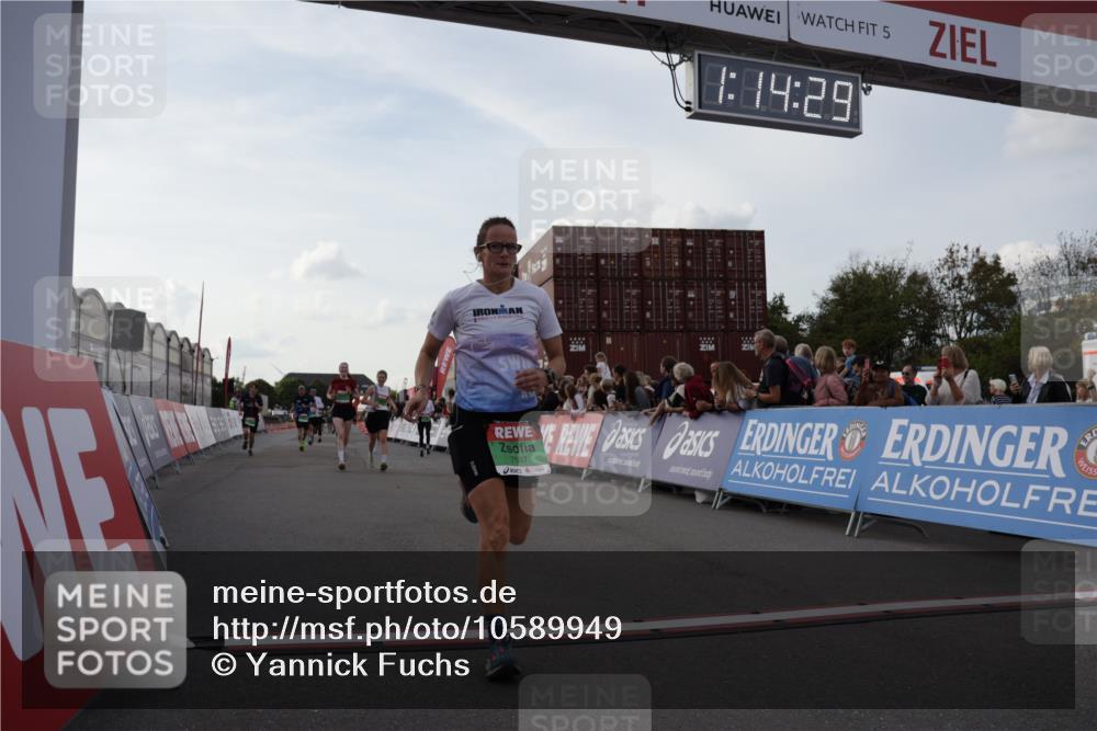 03.10.2026 - Köhlbrandbrückenlauf Yannick Fuchs http://msf.ph/oto/10589949 03.10.2026 16:14:30 Ziel 7055, 7100, 7101, 7102, 7256, 7257, 7597, 8180, 8206, 8528, 8529, 8967, 9030, 9319, 9813 meine-sportfotos.de
