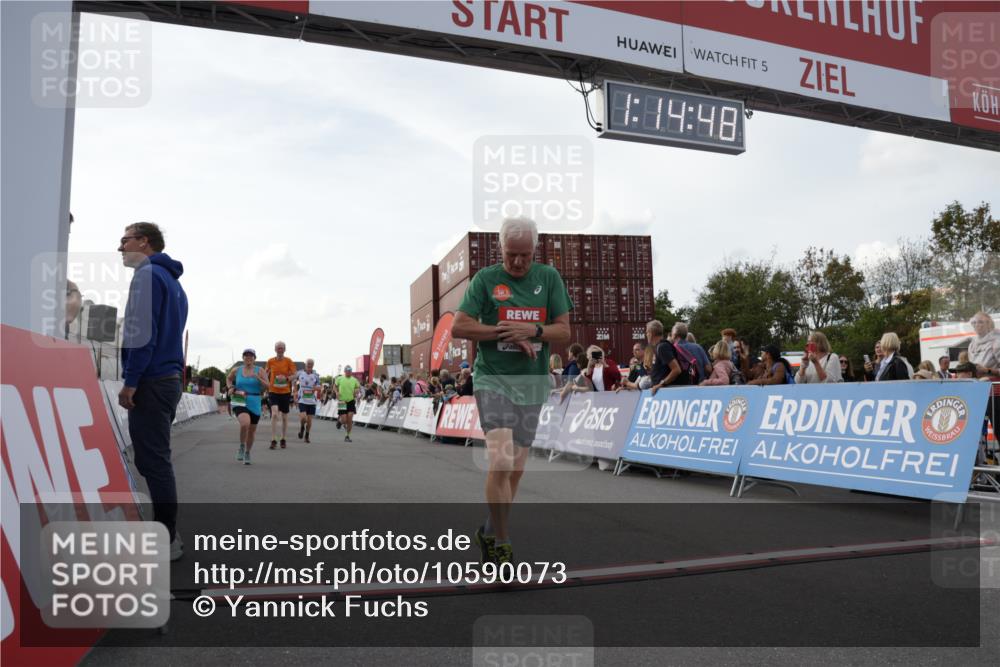 03.10.2026 - Köhlbrandbrückenlauf Yannick Fuchs http://msf.ph/oto/10590073 03.10.2026 16:14:49 Ziel 8295, 8493, 8656, 8657, 8855, 8905, 9058, 9399, 9569, 9840 meine-sportfotos.de