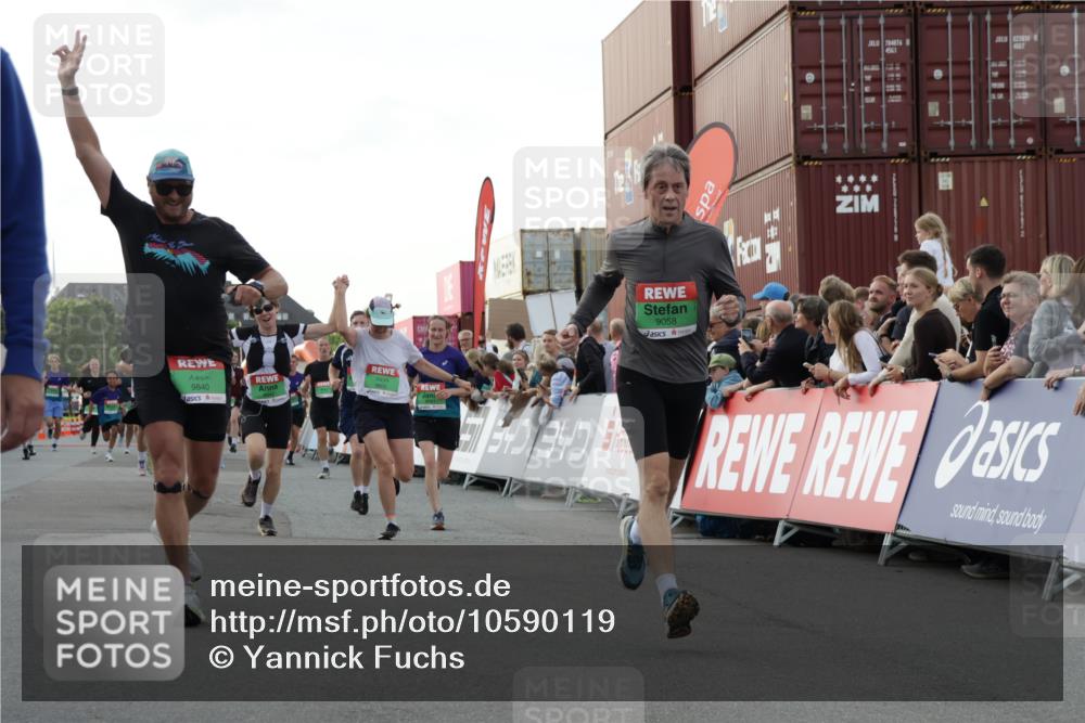 03.10.2026 - Köhlbrandbrückenlauf Yannick Fuchs http://msf.ph/oto/10590119 03.10.2026 16:14:56 Ziel 7643, 7848, 7849, 7952, 8295, 8420, 8482, 8493, 8656, 8657, 8684, 8743, 8848, 8871, 8913, 8942, 9058, 9399, 9488, 9569, 9769, 9805, 9840 meine-sportfotos.de