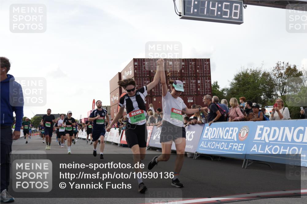 03.10.2026 - Köhlbrandbrückenlauf Yannick Fuchs http://msf.ph/oto/10590136 03.10.2026 16:14:59 Ziel 7643, 7848, 7849, 7952, 8295, 8420, 8453, 8482, 8656, 8657, 8684, 8743, 8774, 8779, 8848, 8871, 8913, 8942, 9058, 9066, 9097, 9488, 9769, 9805, 9840 meine-sportfotos.de
